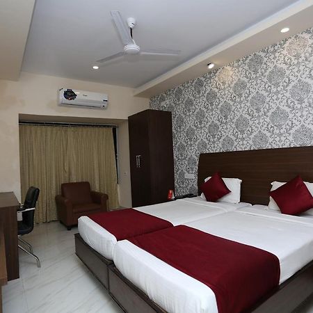Hotel Railview Бхубанешвар Екстериор снимка