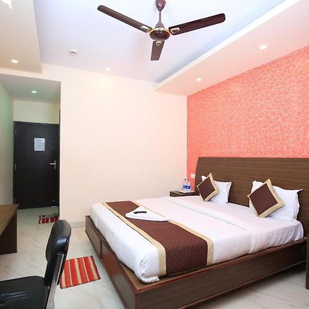 Hotel Railview Бхубанешвар Екстериор снимка