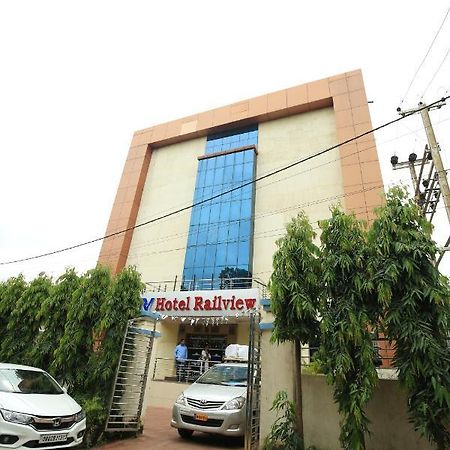 Hotel Railview Бхубанешвар Екстериор снимка