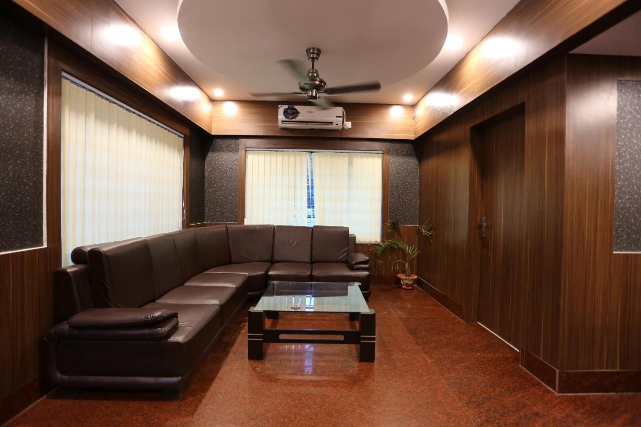 Hotel Railview Бхубанешвар Екстериор снимка