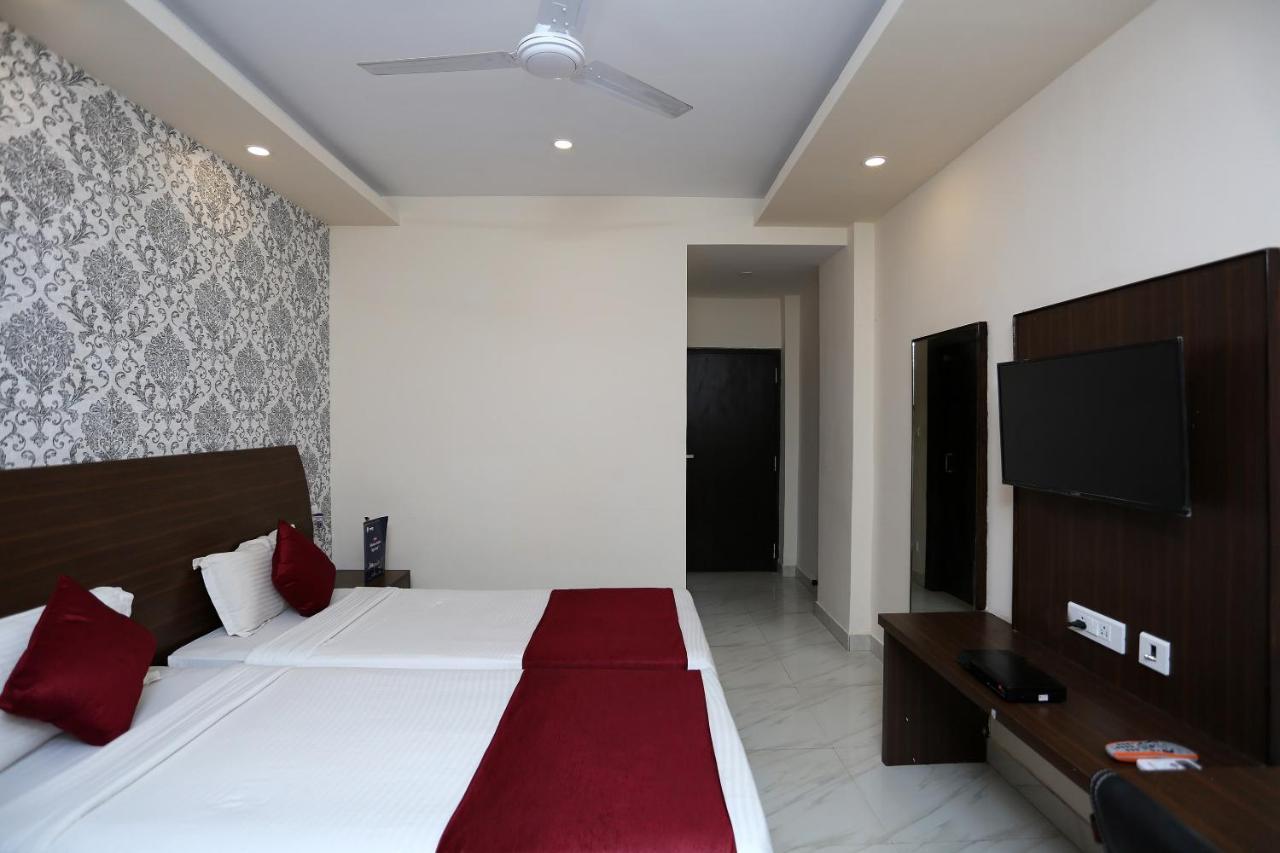 Hotel Railview Бхубанешвар Екстериор снимка