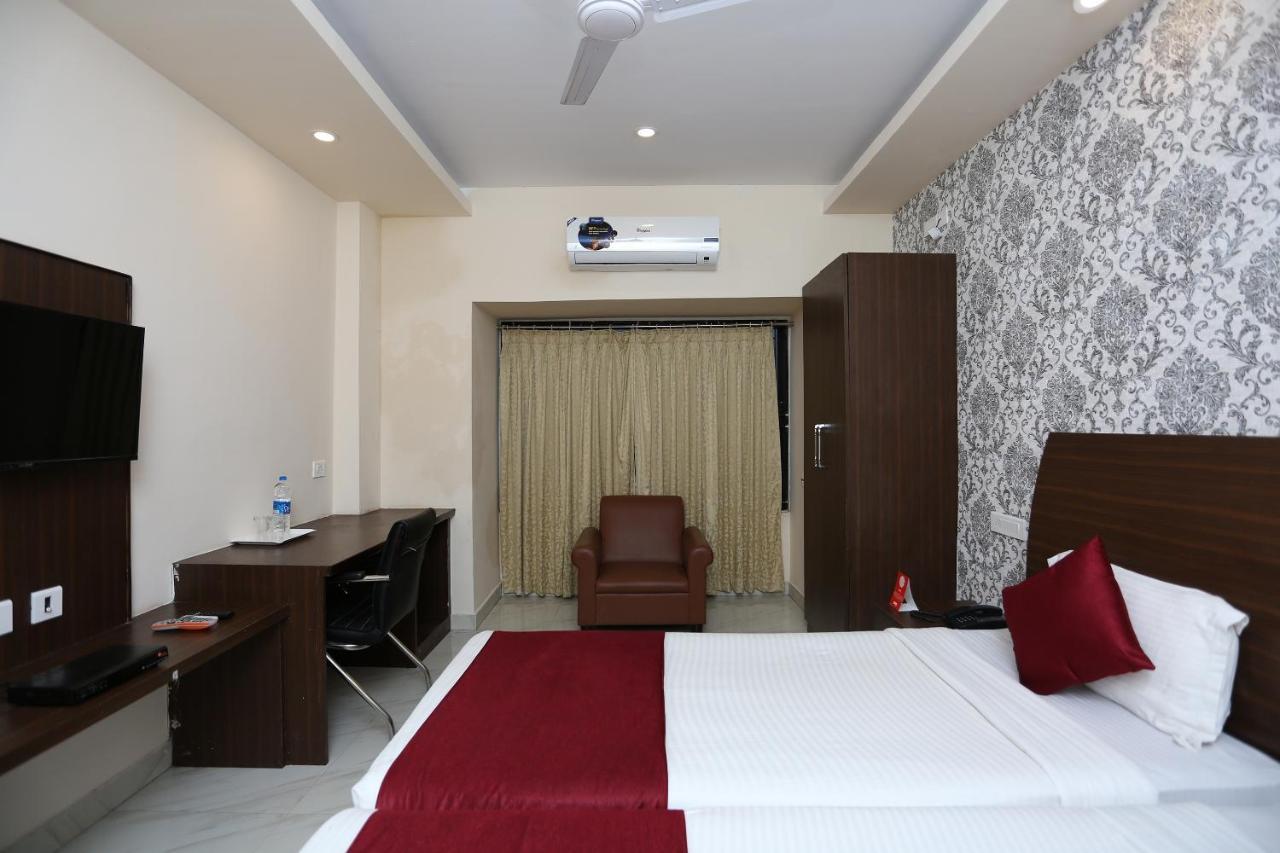 Hotel Railview Бхубанешвар Екстериор снимка
