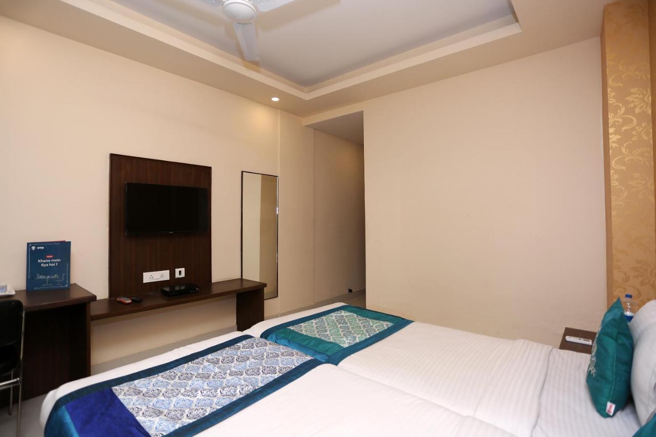 Hotel Railview Бхубанешвар Екстериор снимка