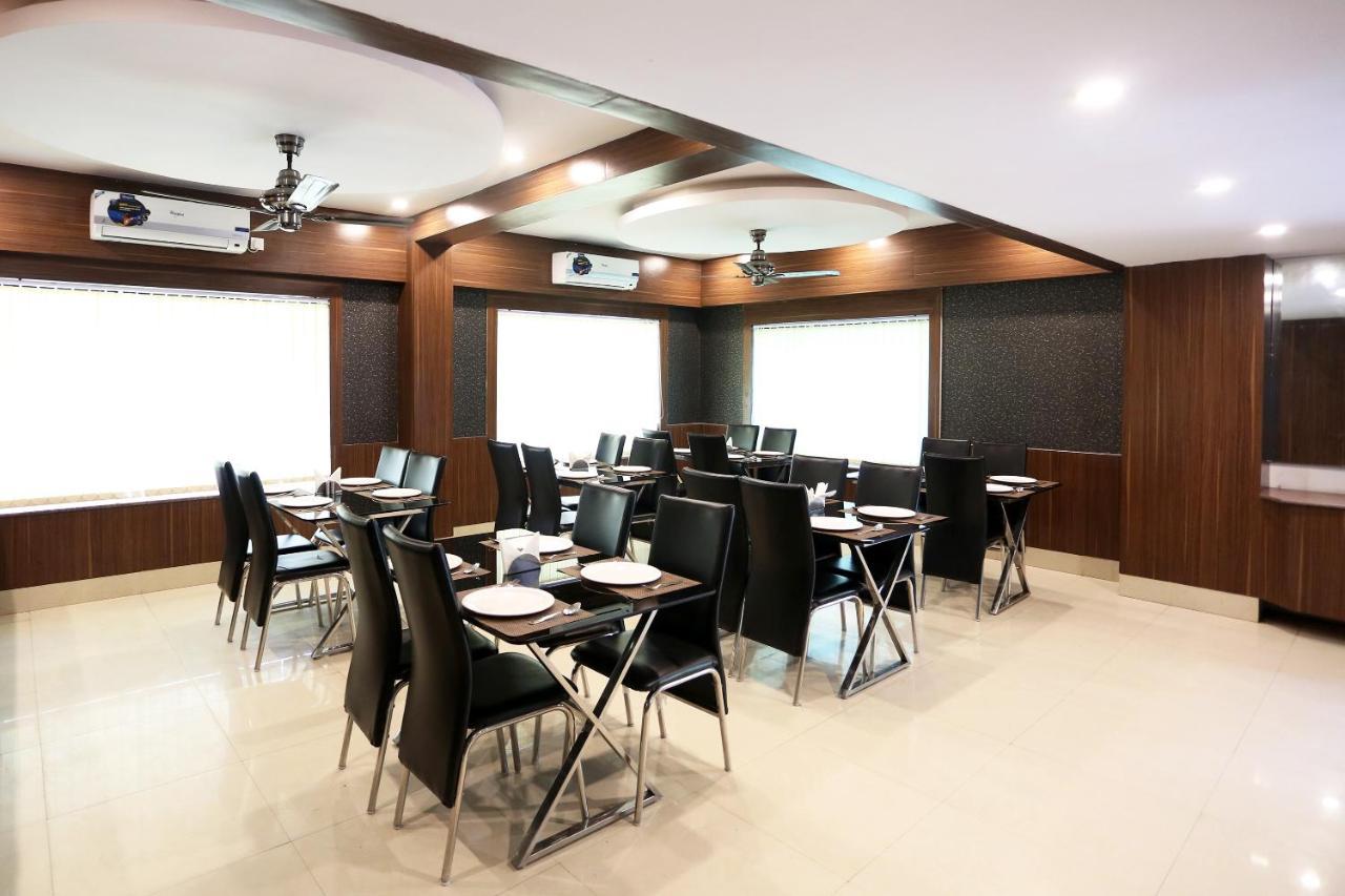 Hotel Railview Бхубанешвар Екстериор снимка