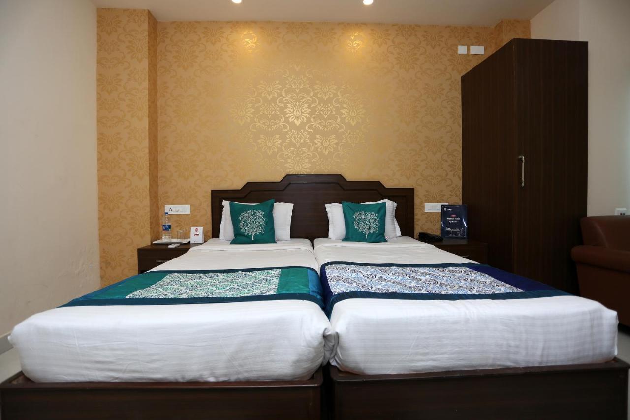 Hotel Railview Бхубанешвар Екстериор снимка