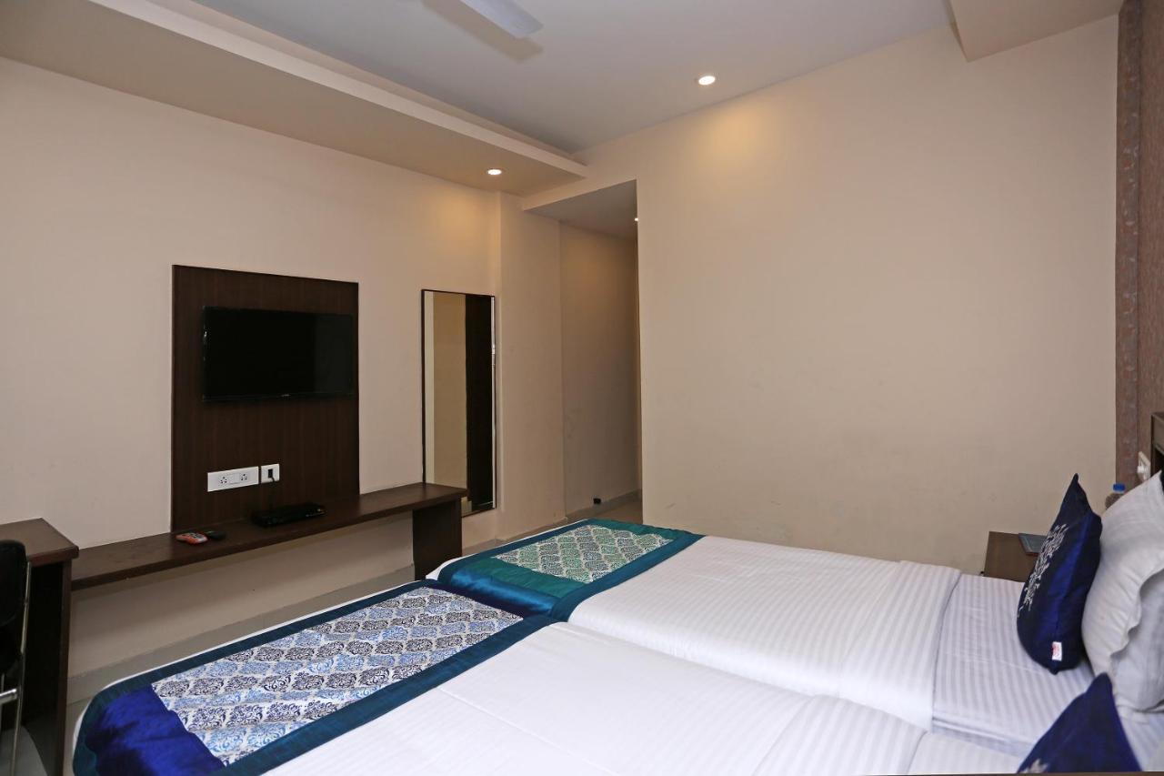 Hotel Railview Бхубанешвар Екстериор снимка