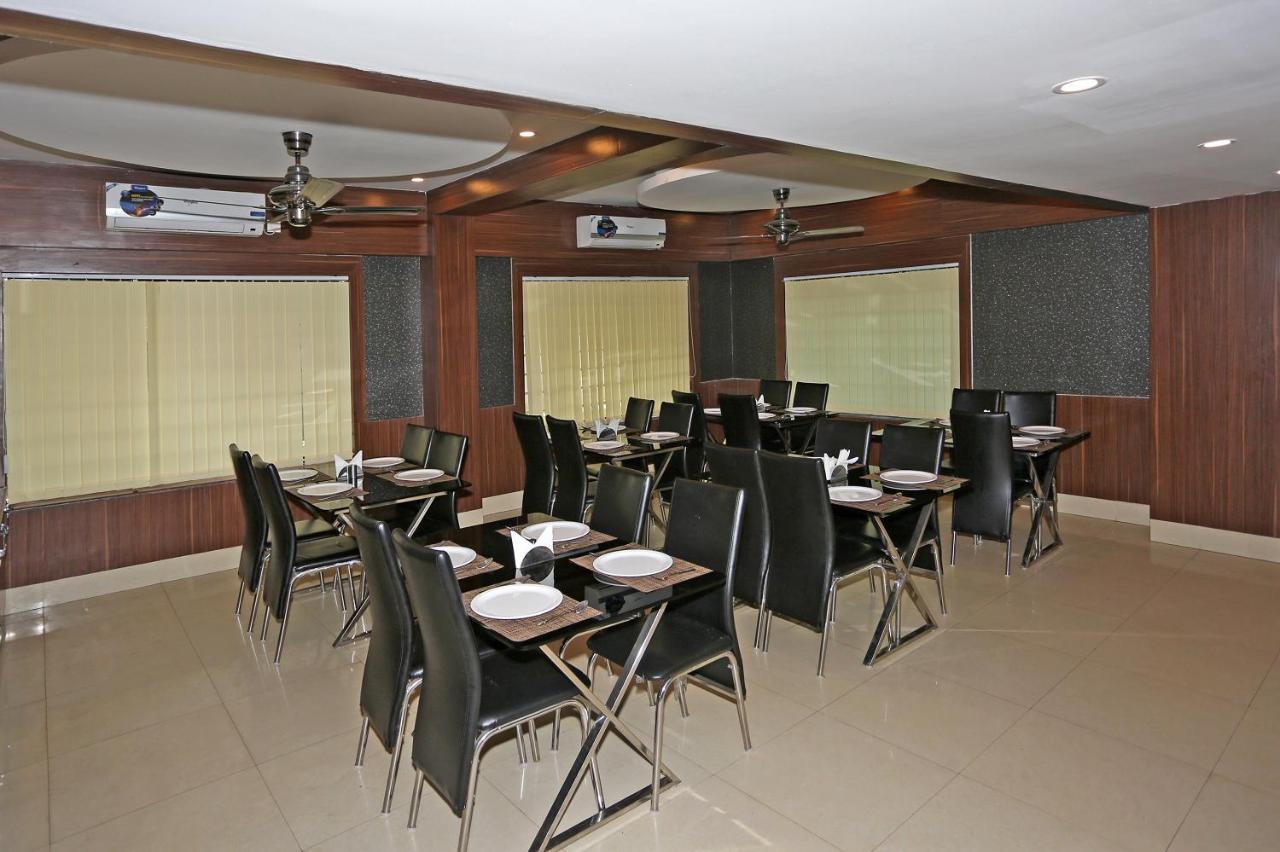 Hotel Railview Бхубанешвар Екстериор снимка