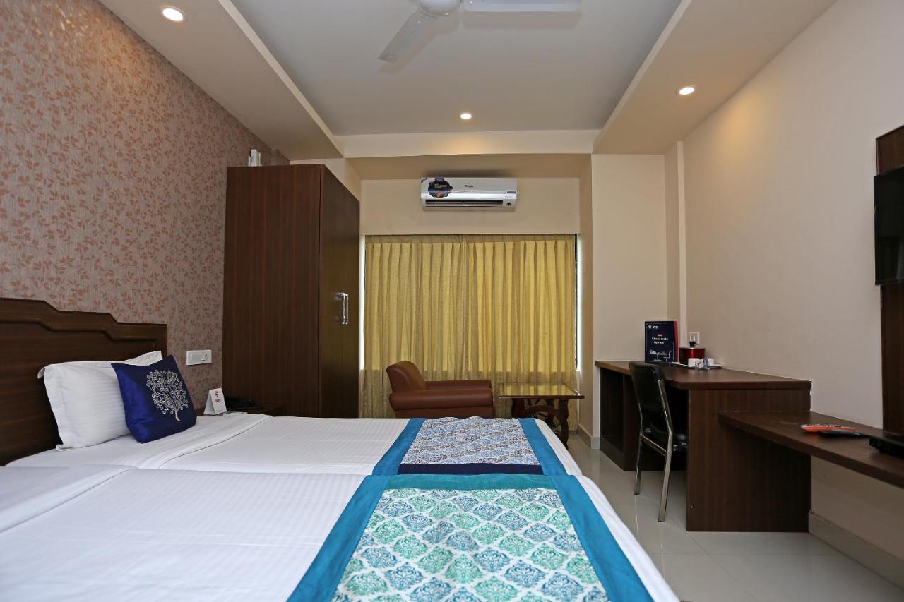 Hotel Railview Бхубанешвар Екстериор снимка