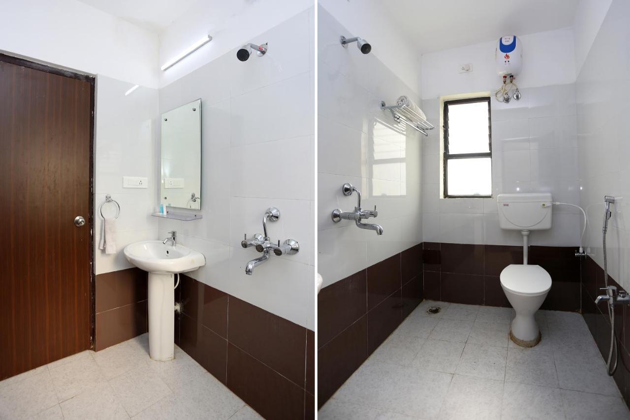 Hotel Railview Бхубанешвар Екстериор снимка