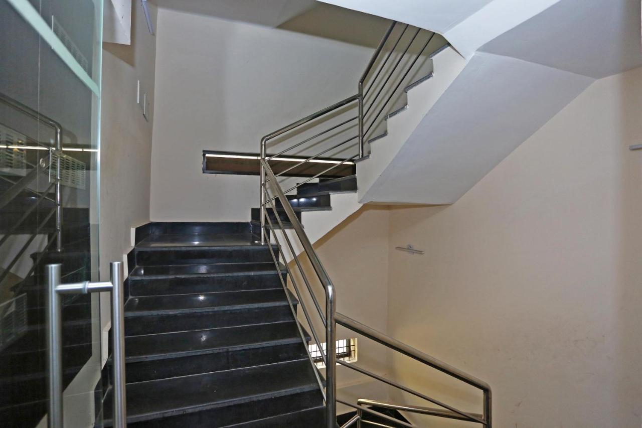 Hotel Railview Бхубанешвар Екстериор снимка