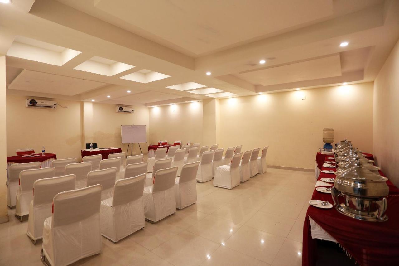 Hotel Railview Бхубанешвар Екстериор снимка