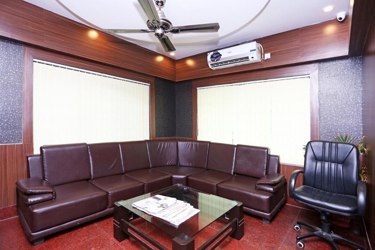 Hotel Railview Бхубанешвар Екстериор снимка