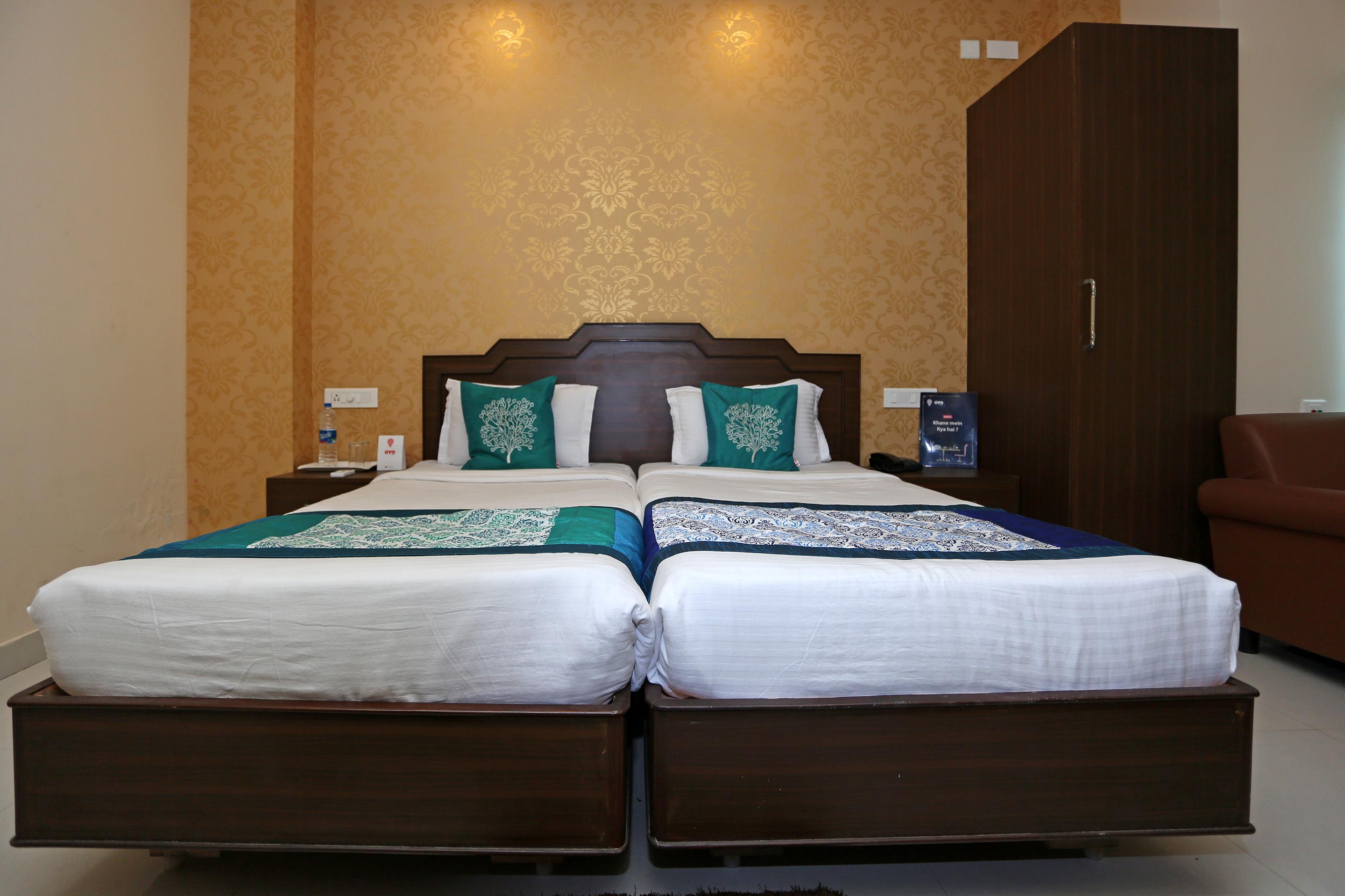 Hotel Railview Бхубанешвар Екстериор снимка