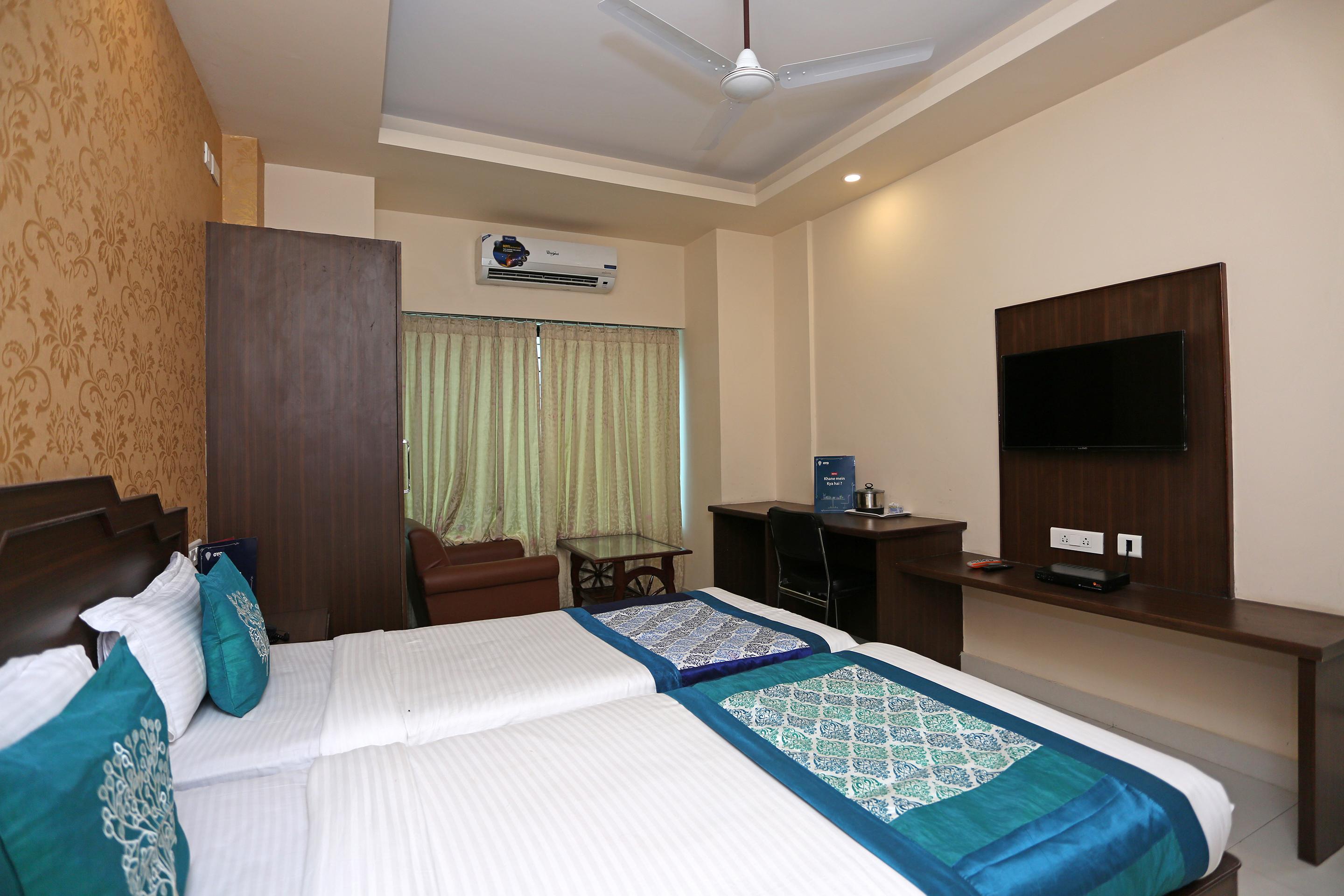 Hotel Railview Бхубанешвар Екстериор снимка