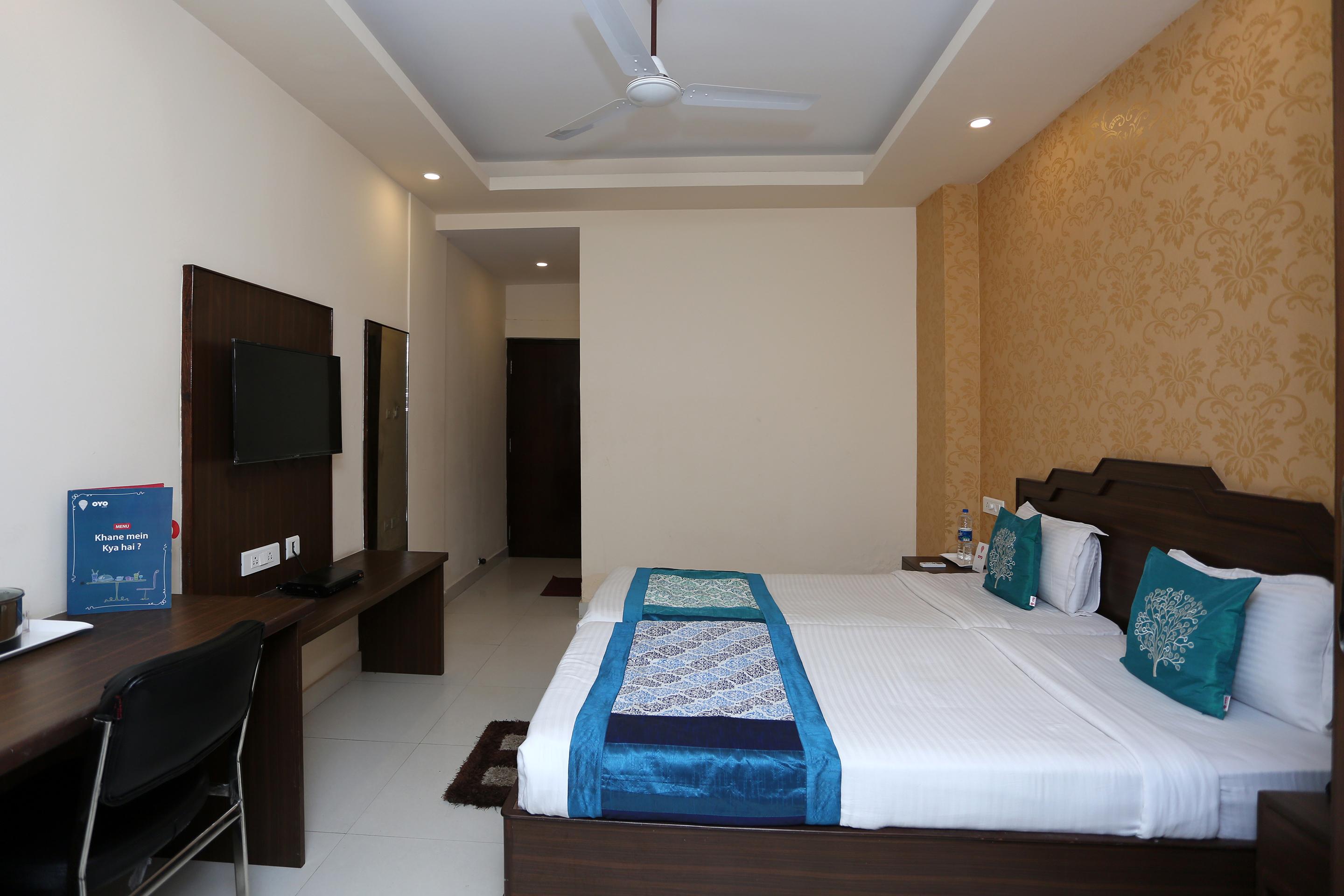 Hotel Railview Бхубанешвар Екстериор снимка