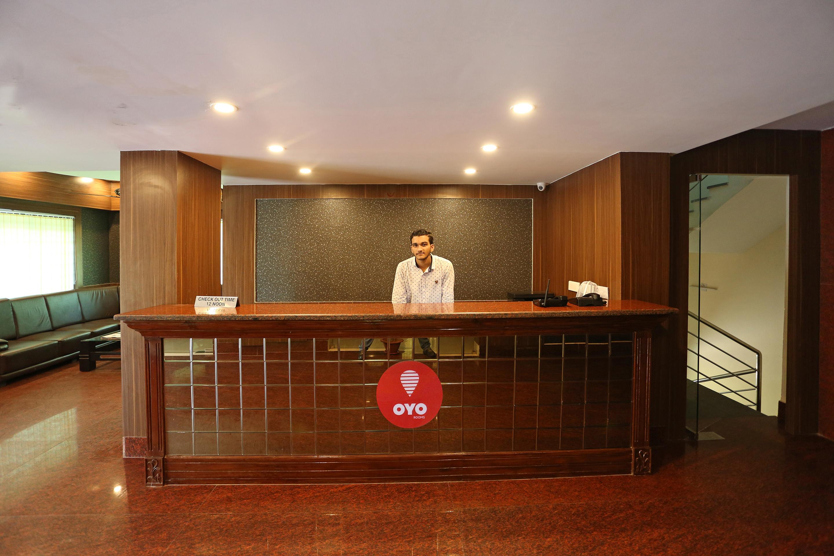 Hotel Railview Бхубанешвар Екстериор снимка