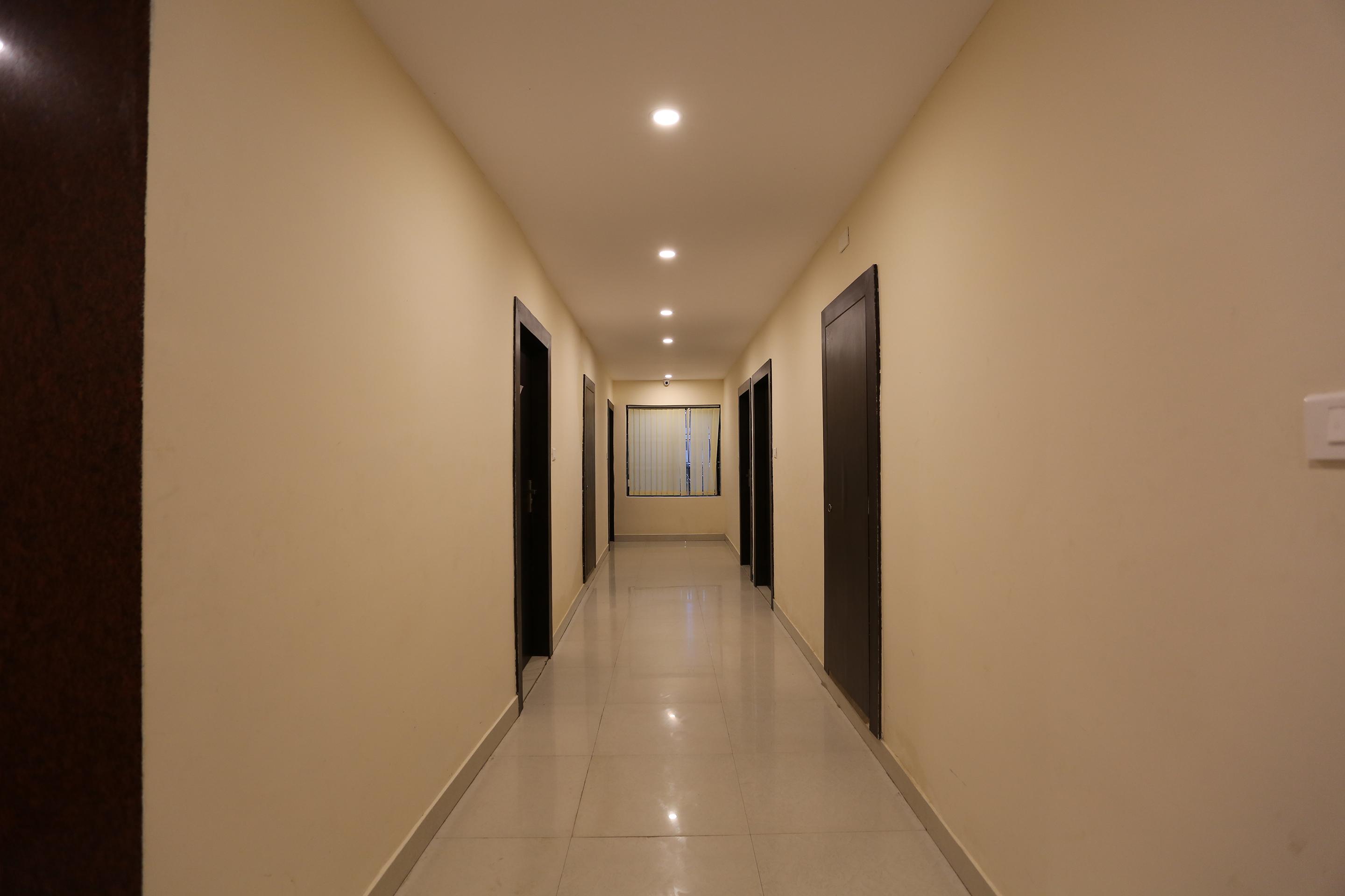 Hotel Railview Бхубанешвар Екстериор снимка