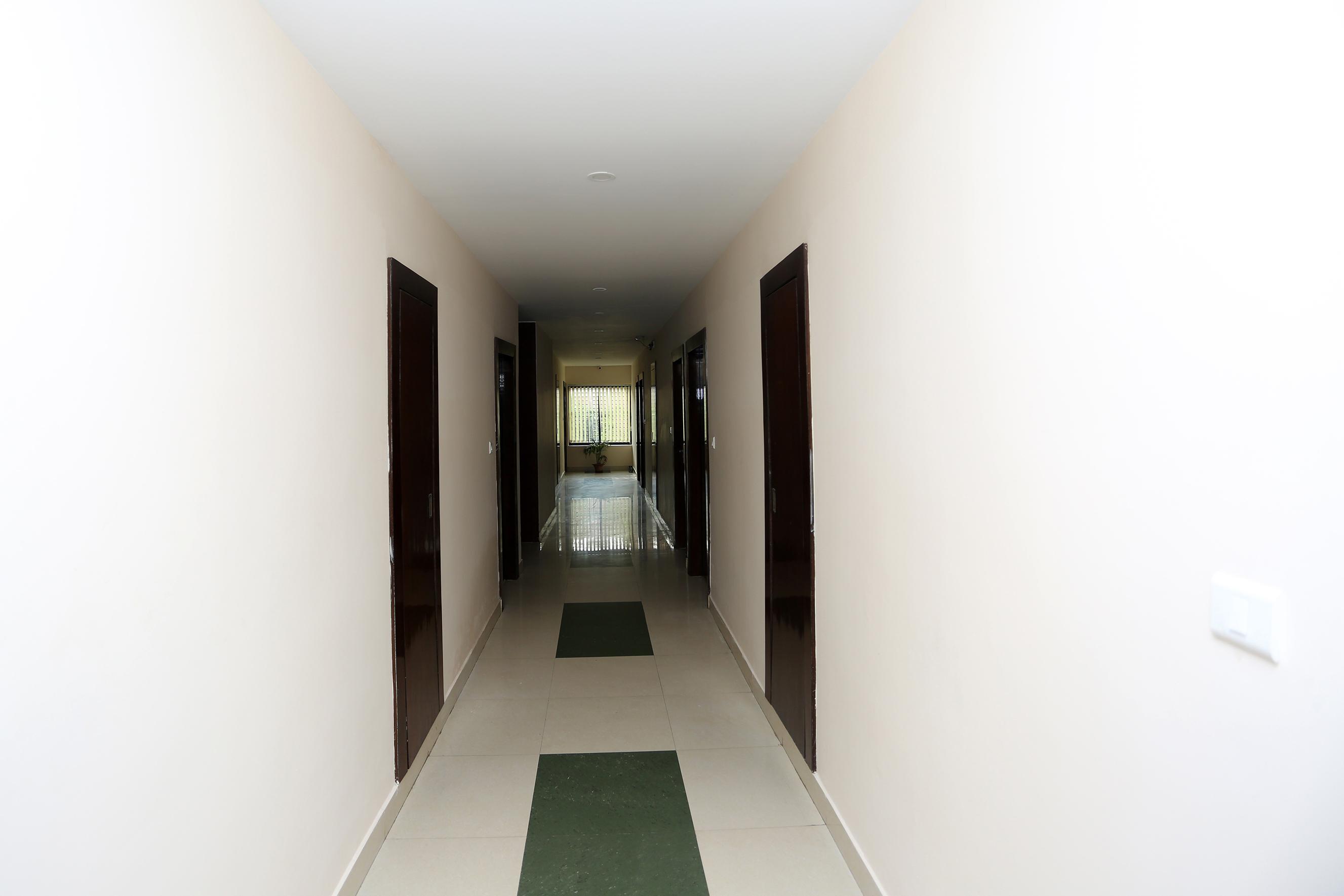 Hotel Railview Бхубанешвар Екстериор снимка