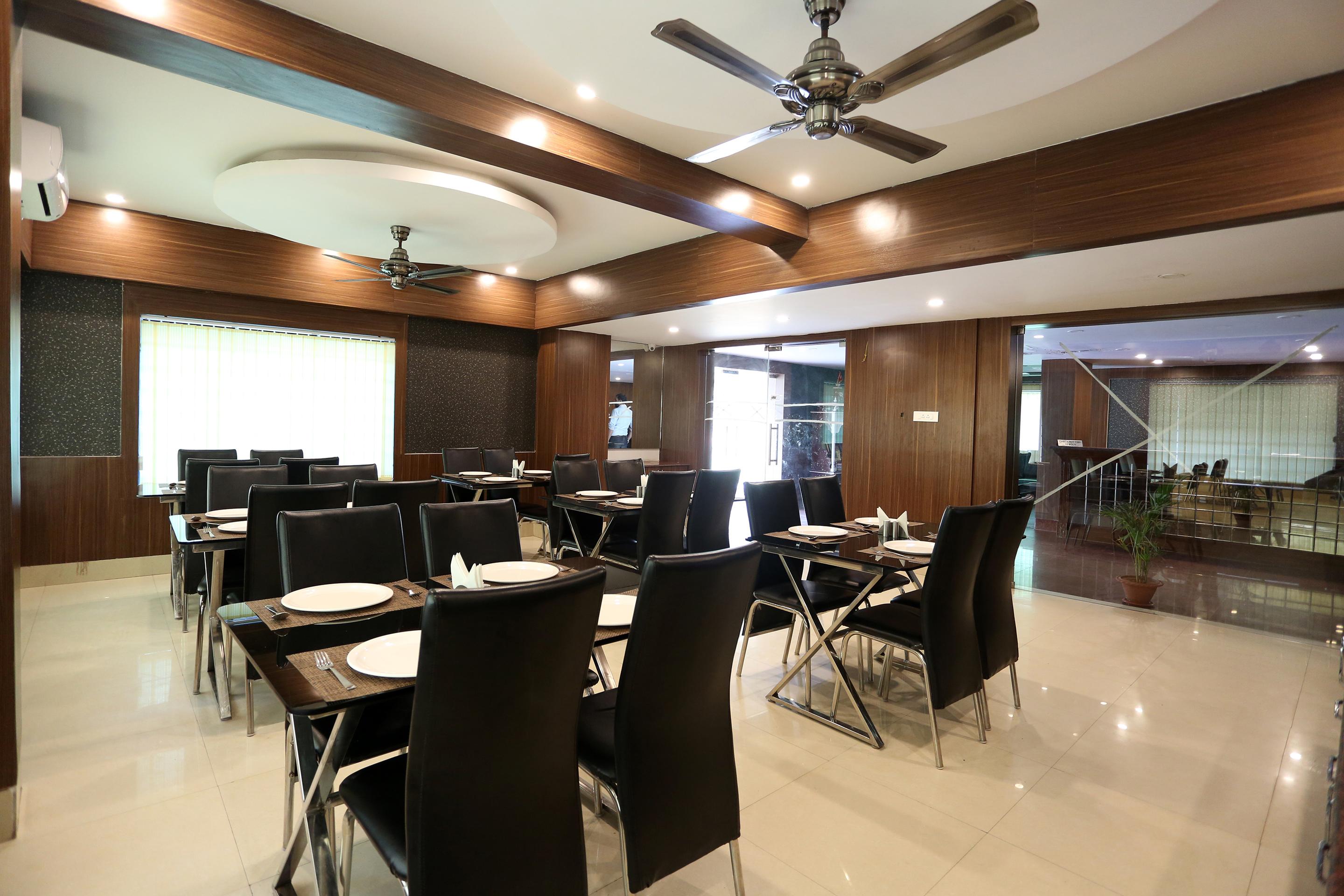 Hotel Railview Бхубанешвар Екстериор снимка