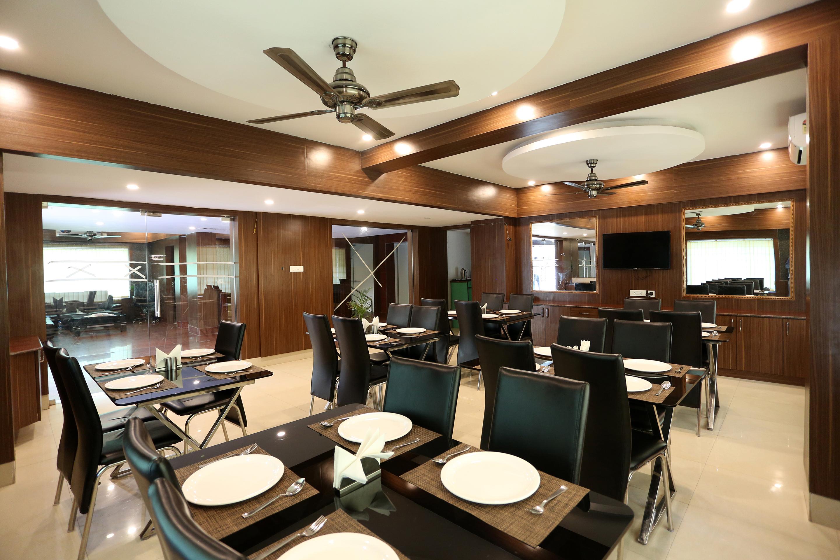 Hotel Railview Бхубанешвар Екстериор снимка