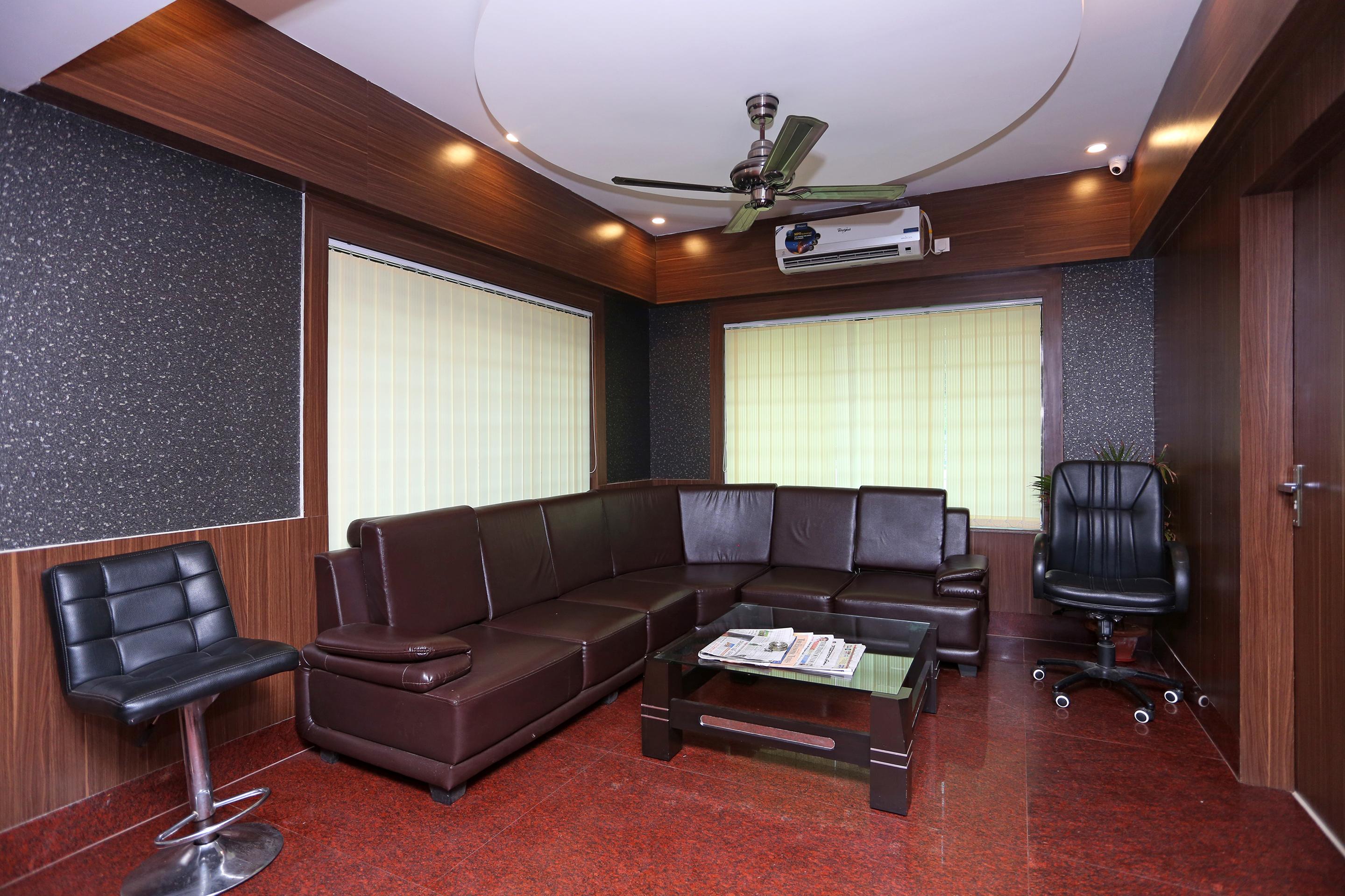 Hotel Railview Бхубанешвар Екстериор снимка