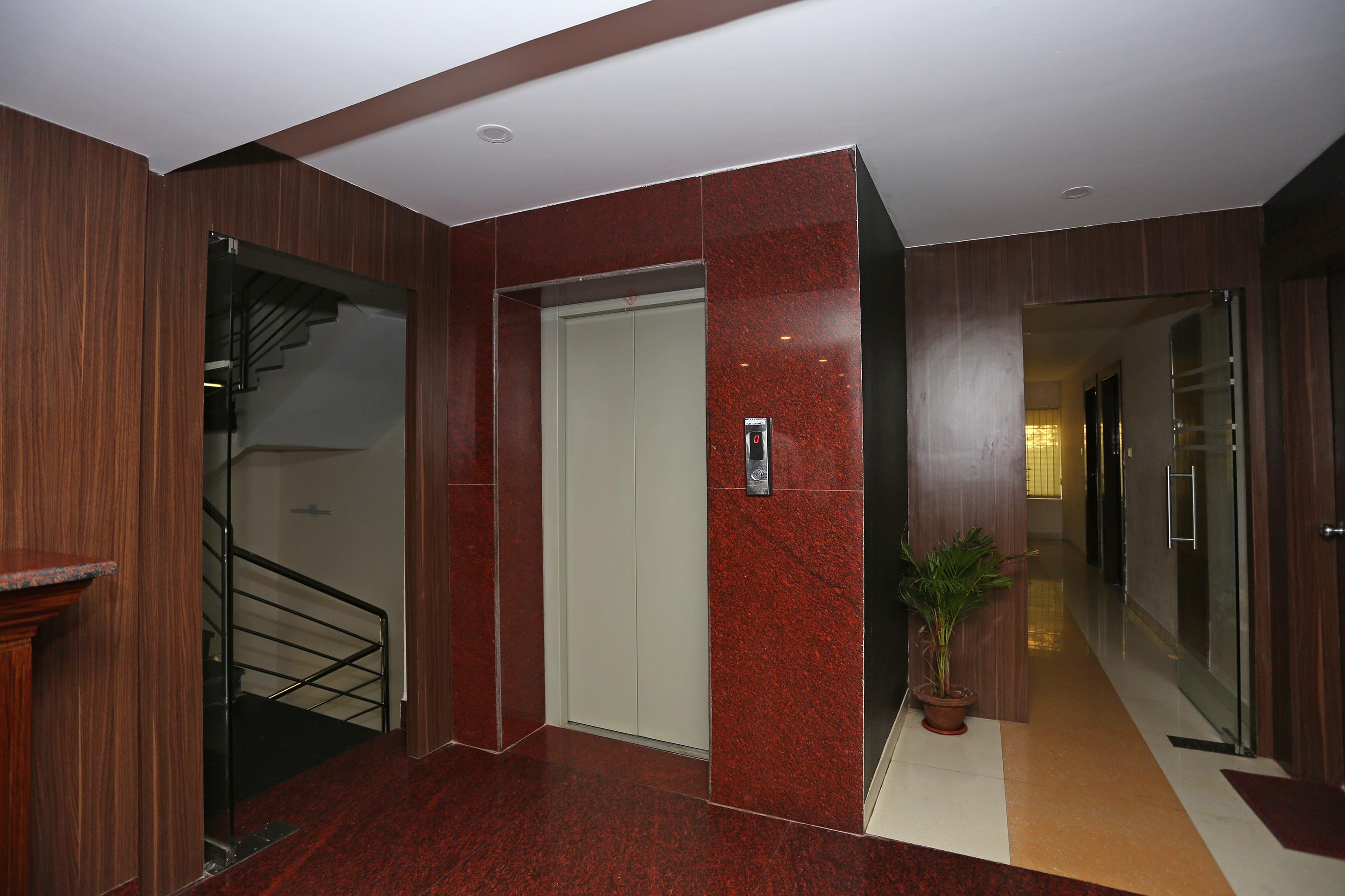 Hotel Railview Бхубанешвар Екстериор снимка