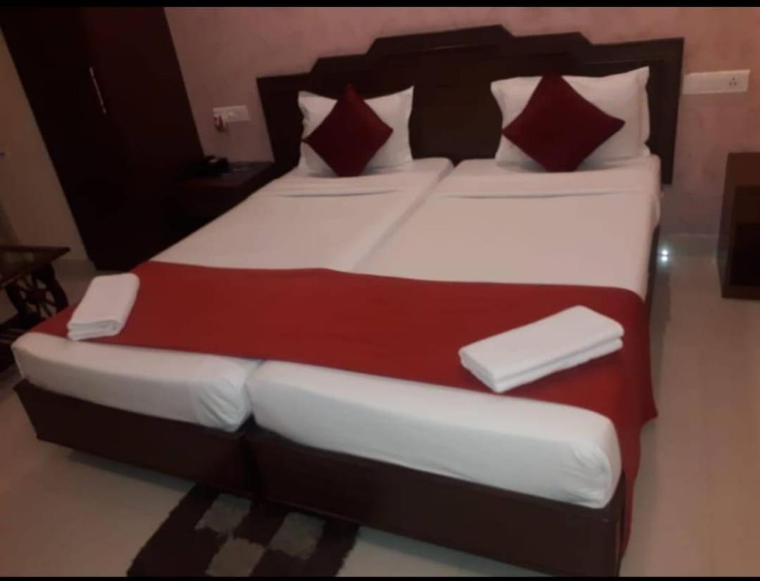 Hotel Railview Бхубанешвар Екстериор снимка